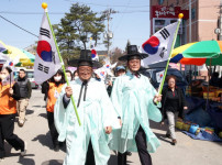 3. 신영재 홍천군수, 홍천기미만세운동 기념행사 참석(포토뉴스)20240401 기미만세운동 기념행사 077 (2) (1).jpg