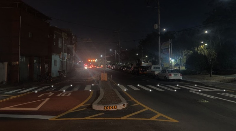 “야간에도 잘 보여요”... 창원특례시, 올해 횡단보도 안심등불 54개소 설치(교통정책과) (1).jpg