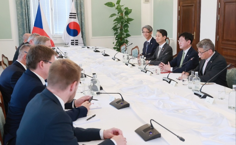 대통령 특사단, 체코 총리 면담 관련 사진1 (1).jpg