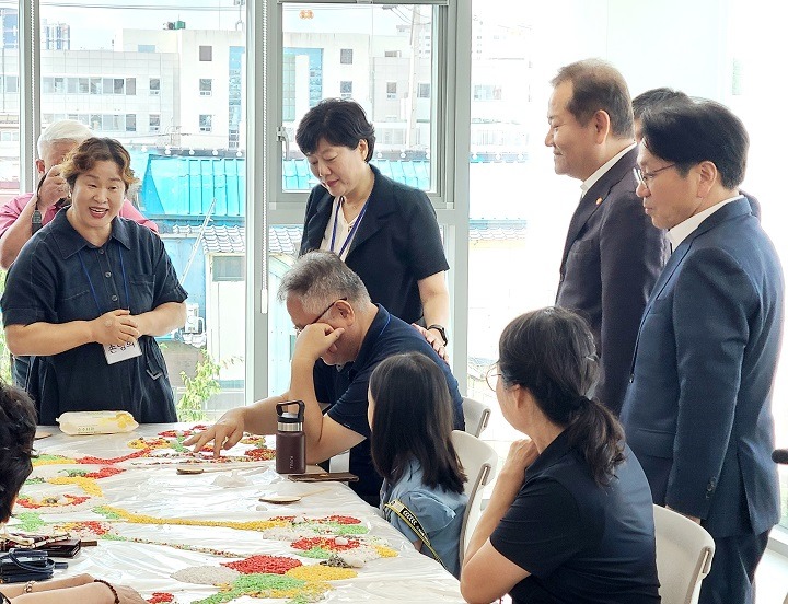 격려하고 있다..jpg